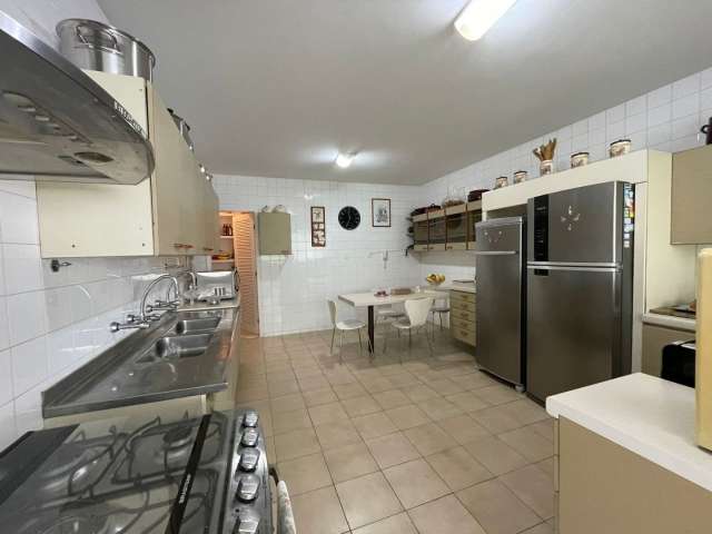 Apartamento em Ondina com 4 suítes, 305,00 m² à venda por R$ 2.150.000,00