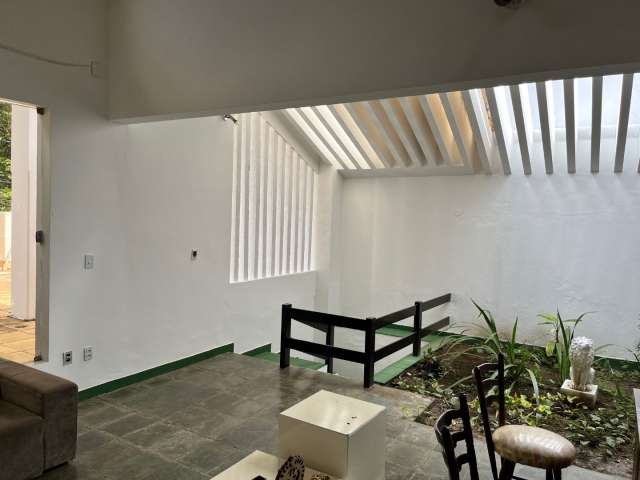Casa no Itaigara com 7 quartos e 4 suítes, 656 m² à venda por R$ 1.800.000,00
