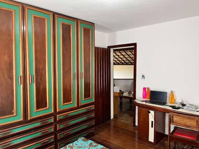 Casa no Itaigara com 7 quartos e 4 suítes, 656 m² à venda por R$ 1.800.000,00