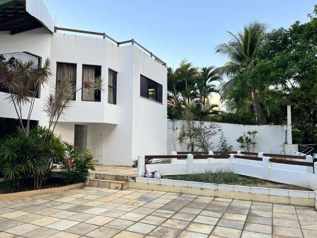 Casa no Itaigara com 7 quartos e 4 suítes, 656 m² à venda por R$ 1.800.000,00