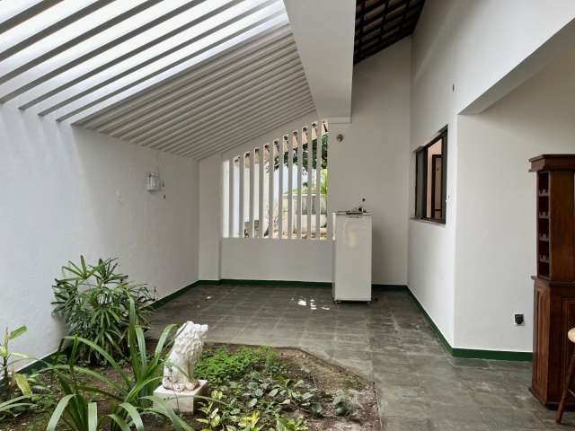 Casa no Itaigara com 7 quartos e 4 suítes, 656 m² à venda por R$ 1.800.000,00
