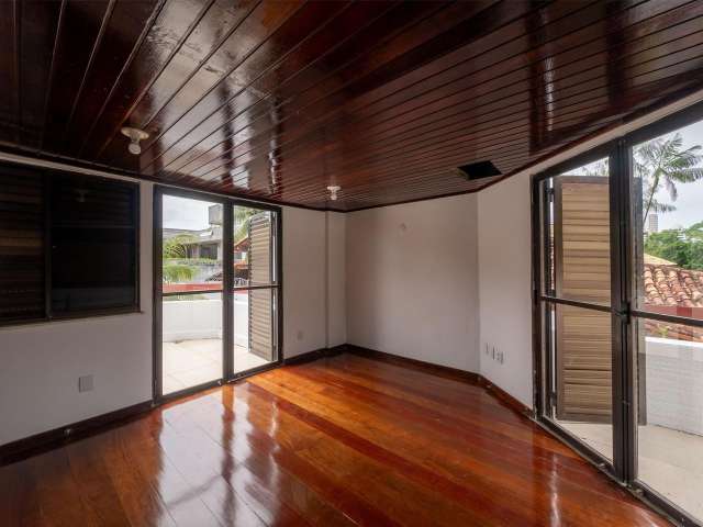 Casa no Itaigara com 7 quartos sendo 4 suítes, 656,25 m² à venda por R$ 2.990.000,00