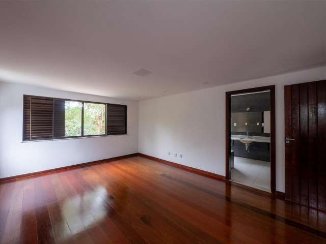 Casa no Itaigara com 7 quartos sendo 4 suítes, 656,25 m² à venda por R$ 2.990.000,00