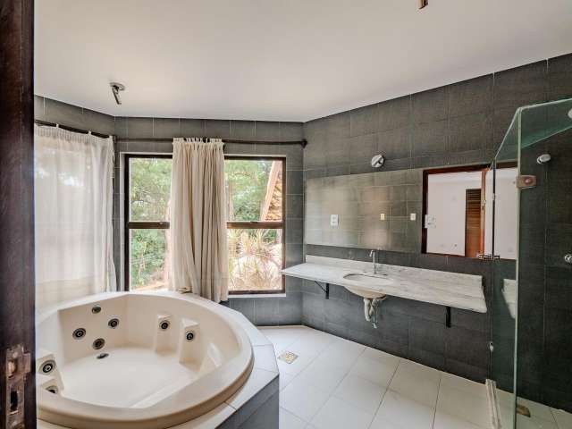 Casa no Itaigara com 7 quartos sendo 4 suítes, 656,25 m² à venda por R$ 2.990.000,00