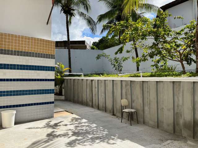 Casa no Itaigara com 7 quartos e 4 suítes, 656 m² à venda por R$ 1.800.000,00