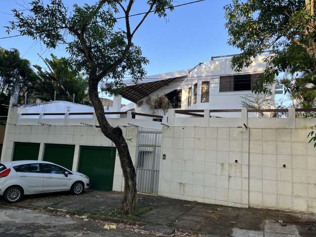 Casa no Itaigara com 7 quartos e 4 suítes, 656 m² à venda por R$ 1.800.000,00