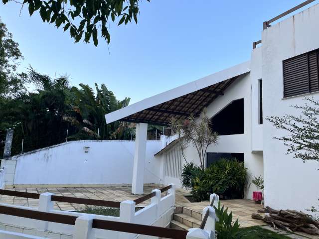 Casa no Itaigara com 7 quartos e 4 suítes, 656 m² à venda por R$ 1.800.000,00