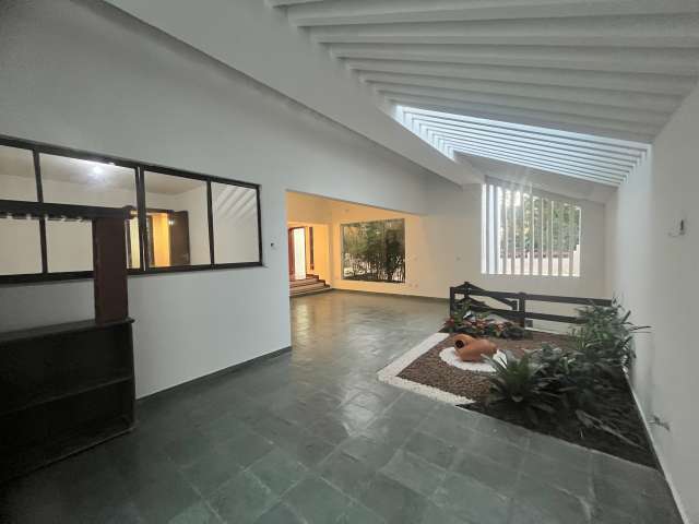 Casa no Itaigara com 7 quartos sendo 4 suítes, 656,25 m² à venda por R$ 2.990.000,00