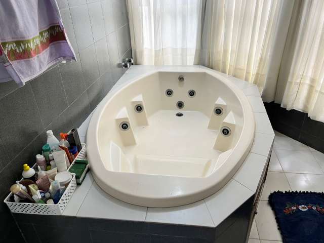 Casa no Itaigara com 7 quartos e 4 suítes, 656 m² à venda por R$ 1.800.000,00