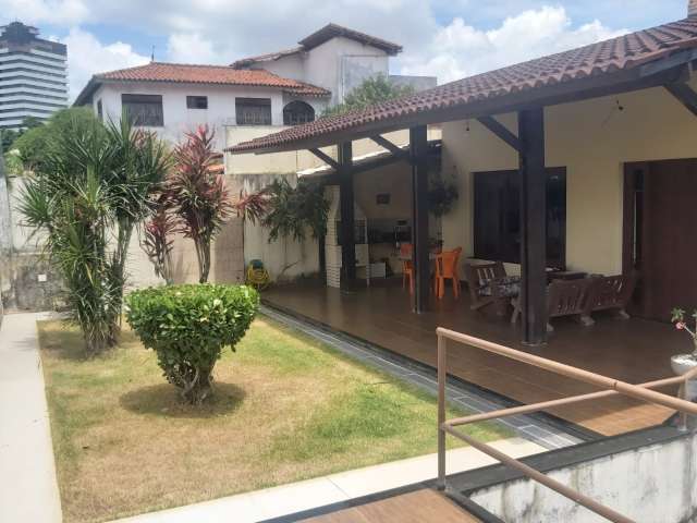 Casa com 6 quartos, suíte, 300,00 m² para alugar por R$ 4.200,00 - Itaigara, Salvador/BA