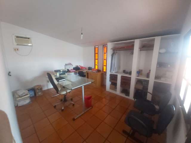 Casa com 6 quartos, suíte, 300,00 m² para alugar por R$ 4.200,00 - Itaigara, Salvador/BA