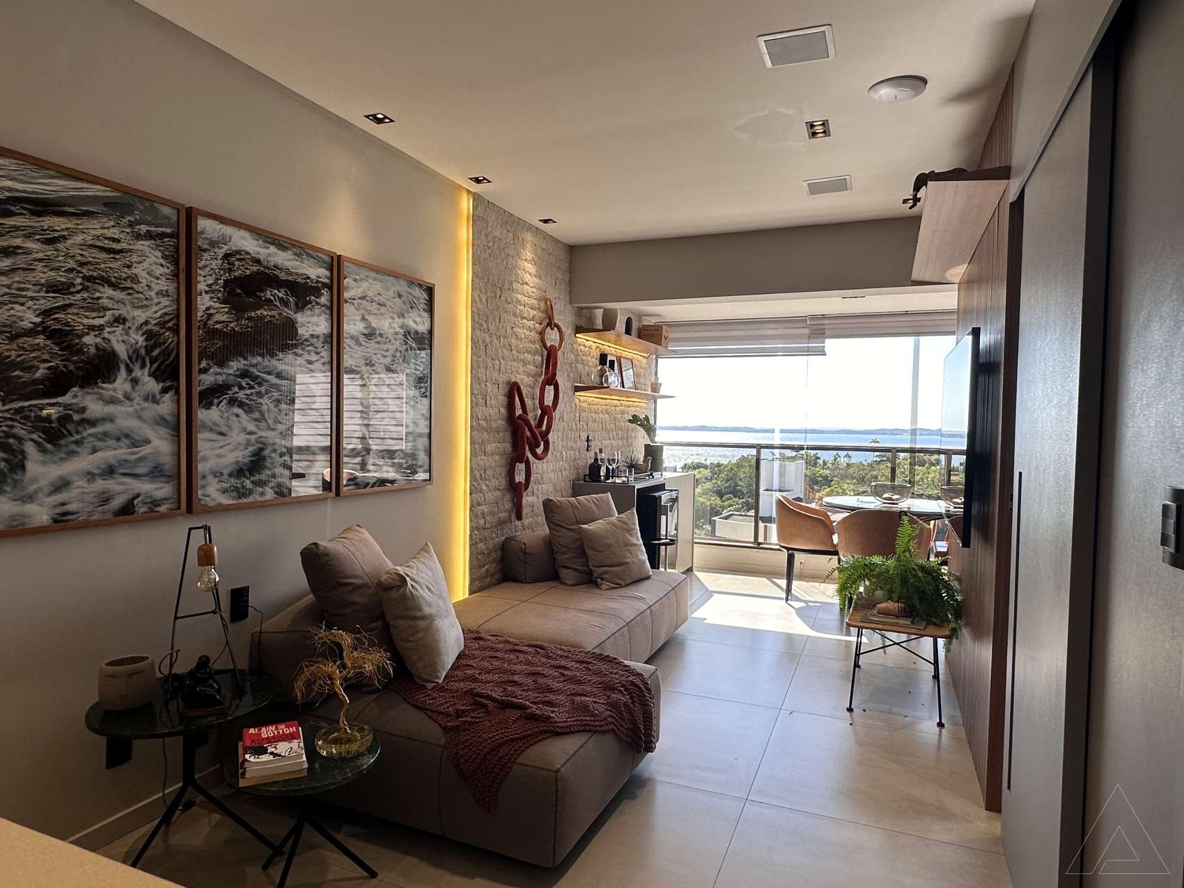 Apartamento na Barra com 1 quarto e 1 suíte, 51m² à venda por R$ 770.000,00