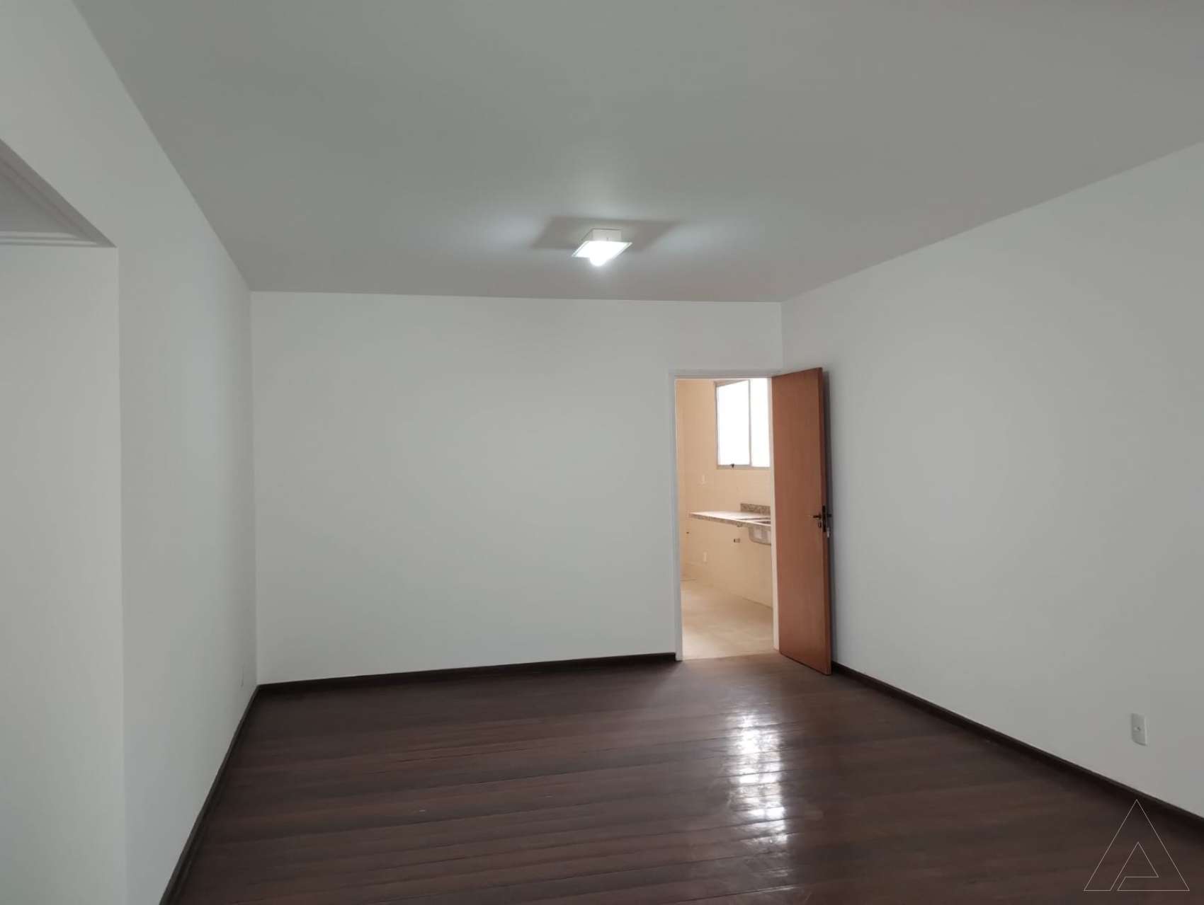 Apartamento em Ondina com 4 quartos, 3 suítes, 197 m² à venda por R$ 650.000,00