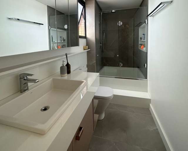 Cobertura no Alphaville I PORTEIRA FECHADA com 3 quartos e 1 suíte, 220m² à venda por R$ 2.600.000,00