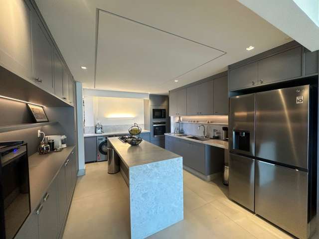 Cobertura no Alphaville I PORTEIRA FECHADA com 3 quartos e 1 suíte, 220m² à venda por R$ 2.600.000,00