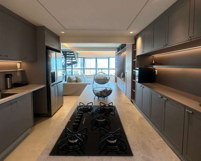 Cobertura no Alphaville I PORTEIRA FECHADA com 3 quartos e 1 suíte, 220m² à venda por R$ 2.600.000,00