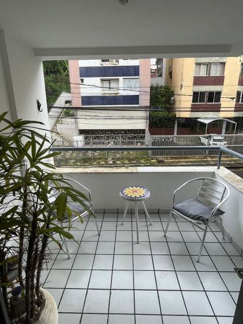Apartamento no Rio Vermelho com 3 quartos sendo 1 suíte, 76m² à venda por R$ 480.000,00