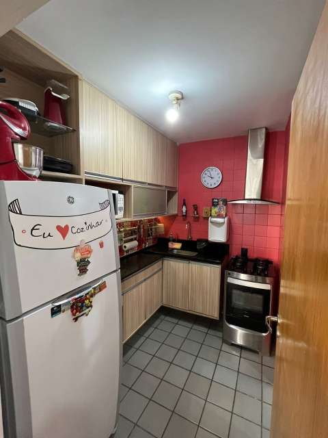 Apartamento no Rio Vermelho com 3 quartos sendo 1 suíte, 76m² à venda por R$ 480.000,00