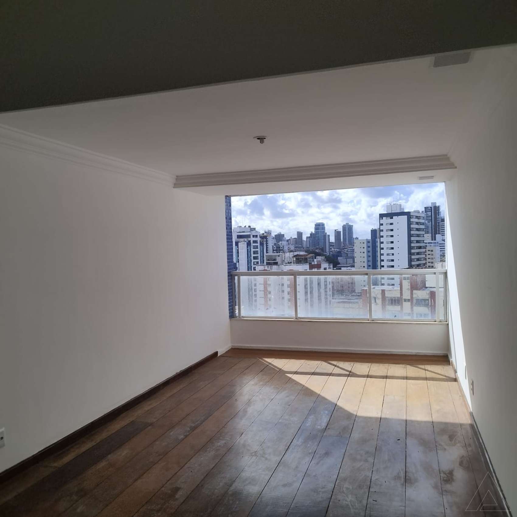 Apartamento na Pituba com 3 quartos sendo 1 suíte, 120m² à venda por R$ 420.000,00