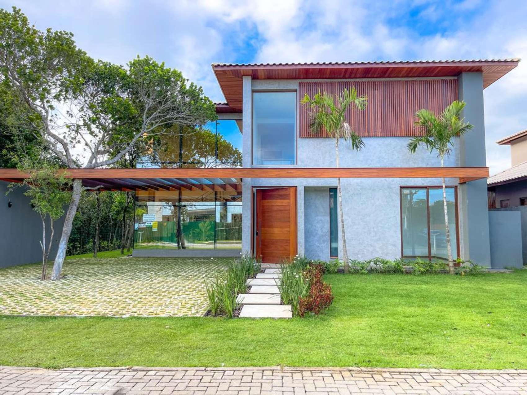 Casa em Praia do Forte com 5 quartos sendo 5 suítes, 360m² à venda por R$ 3.050.000,00