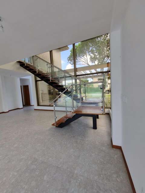 Casa em Praia do Forte com 5 quartos sendo 5 suítes, 360m² à venda por R$ 3.050.000,00