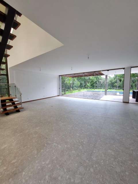 Casa em Praia do Forte com 5 quartos sendo 5 suítes, 360m² à venda por R$ 3.050.000,00