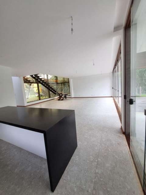 Casa em Praia do Forte com 5 quartos sendo 5 suítes, 360m² à venda por R$ 3.050.000,00