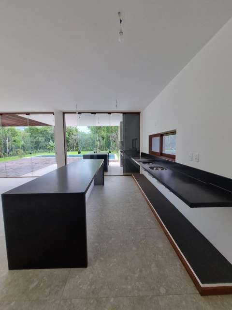 Casa em Praia do Forte com 5 quartos sendo 5 suítes, 360m² à venda por R$ 3.050.000,00