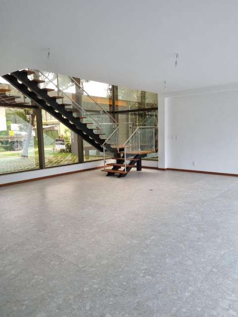 Casa em Praia do Forte com 5 quartos sendo 5 suítes, 360m² à venda por R$ 3.050.000,00