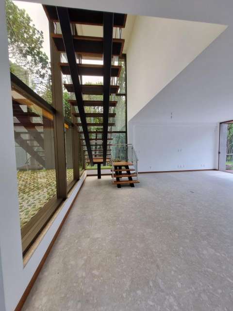 Casa em Praia do Forte com 5 quartos sendo 5 suítes, 360m² à venda por R$ 3.050.000,00