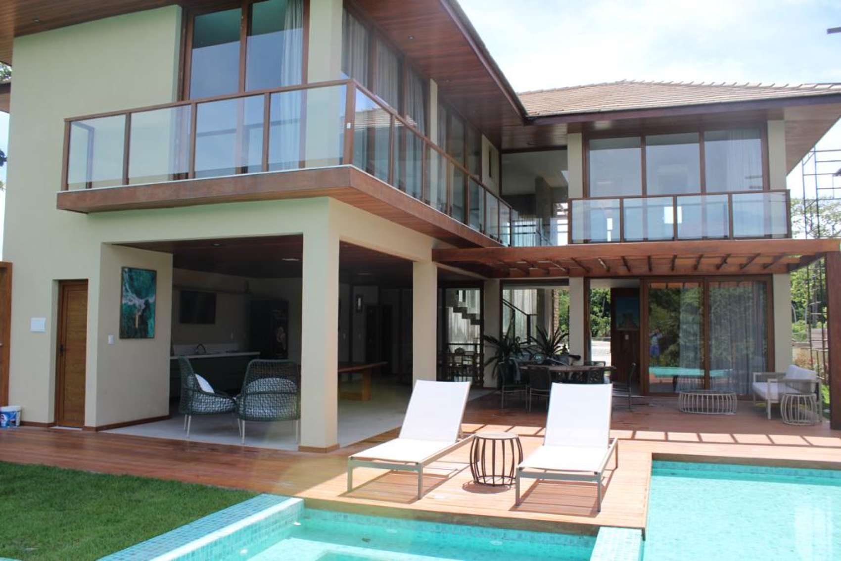 Casa em Praia do Forte com 9 quartos sendo 9 suítes, 650m² à venda por R$ 6.990.000,00