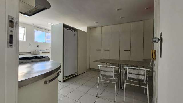 Apartamento na Barra PORTEIRA FECHADA de 2 quartos sendo 1 suíte, 84m² à venda por R$ 490.000,00