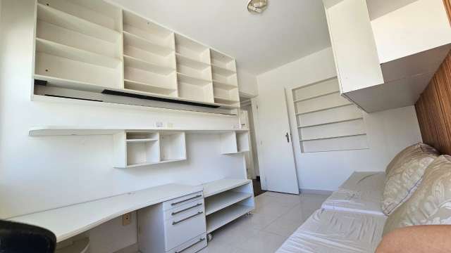 Apartamento na Barra PORTEIRA FECHADA de 2 quartos sendo 1 suíte, 84m² à venda por R$ 490.000,00