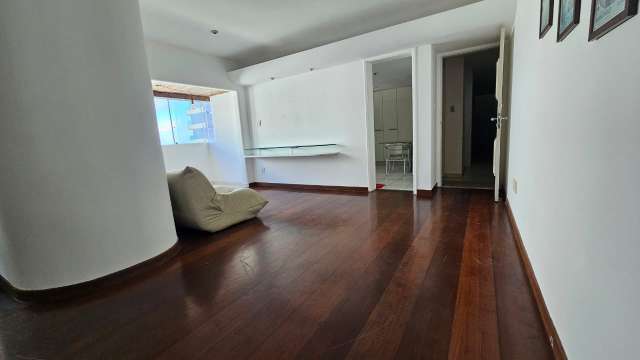 Apartamento na Barra PORTEIRA FECHADA de 2 quartos sendo 1 suíte, 84m² à venda por R$ 490.000,00