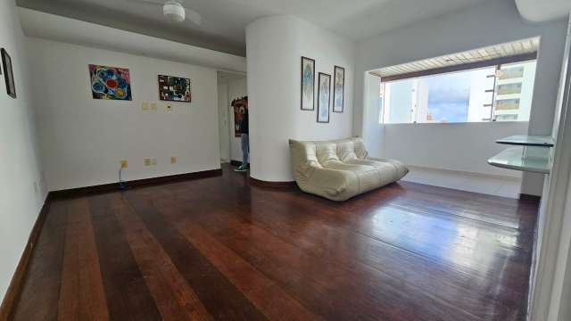 Apartamento na Barra PORTEIRA FECHADA de 2 quartos sendo 1 suíte, 84m² à venda por R$ 490.000,00