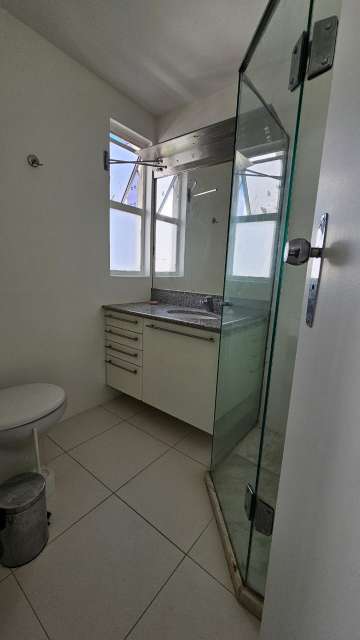 Apartamento na Barra PORTEIRA FECHADA de 2 quartos sendo 1 suíte, 84m² à venda por R$ 490.000,00