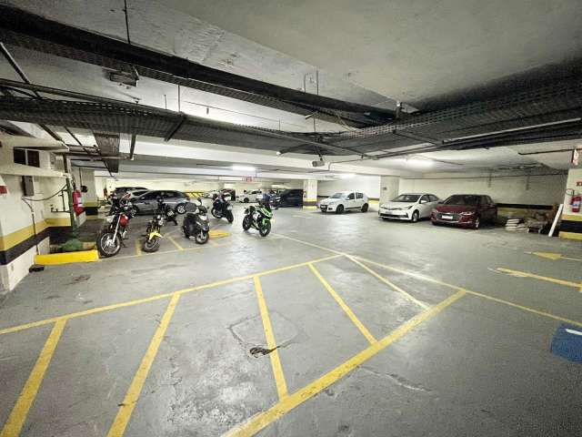 Prédio comercial com lojas e salas com 13.000,00 m² à venda por R$ 67.000.000,00 - Pavimento de Garagem