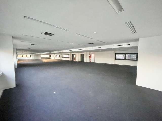 Prédio comercial com lojas e salas com 13.000,00 m² à venda por R$ 67.000.000,00 - Laje inteira do tipo
