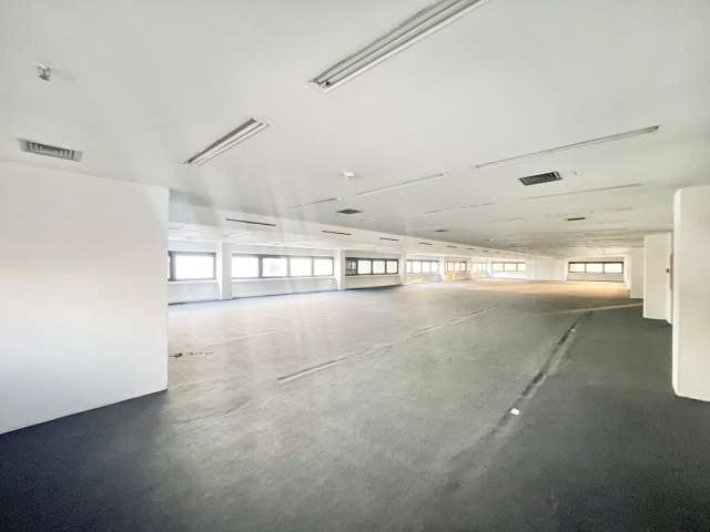 Prédio comercial com lojas e salas com 13.000,00 m² à venda por R$ 67.000.000,00 - Laje inteira do tipo