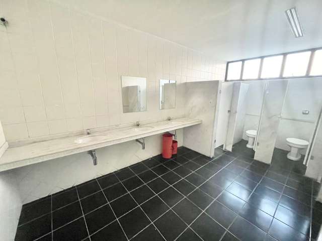 Prédio comercial com lojas e salas com 13.000,00 m² à venda por R$ 67.000.000,00 - Sanitários coletivos no tipo