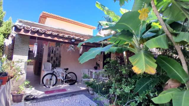 Casa em Itapuã com 5 quartos e 4 suítes, 145m² à venda por R$ 1.200.000,00