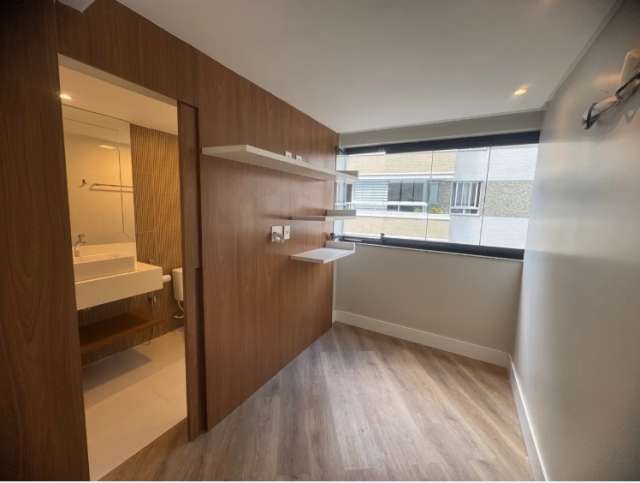 Apartamento em Alphaville I com 2 quartos e 2 suítes, 68m² à venda por R$ 815.000,00
