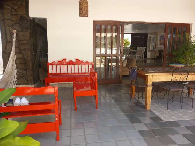 Casa no Itaigara com 3 quartos e 1 suíte, 269m² à venda por R$ 1.850.000,00