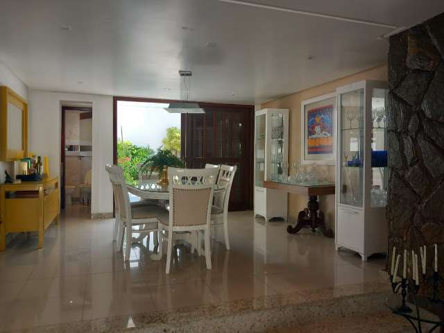 Casa no Itaigara com 3 quartos e 1 suíte, 269m² à venda por R$ 1.850.000,00