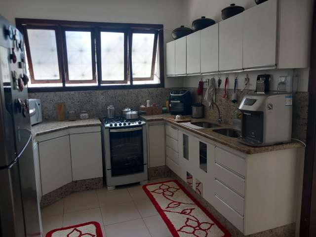 Casa no Itaigara com 3 quartos e 1 suíte, 269m² à venda por R$ 1.850.000,00