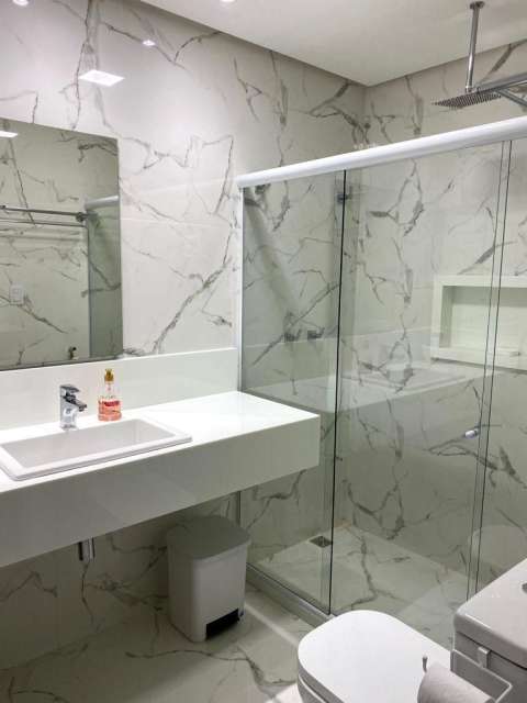 Casa em Guarajuba com 6 suítes, 422m² à venda por R$ 3.750.000,00