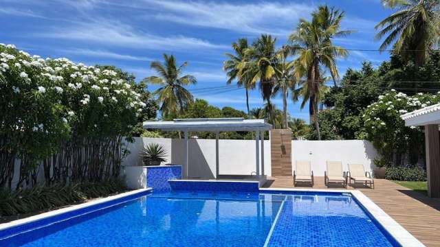 Casa em Guarajuba com 6 suítes, 422m² à venda por R$ 3.750.000,00