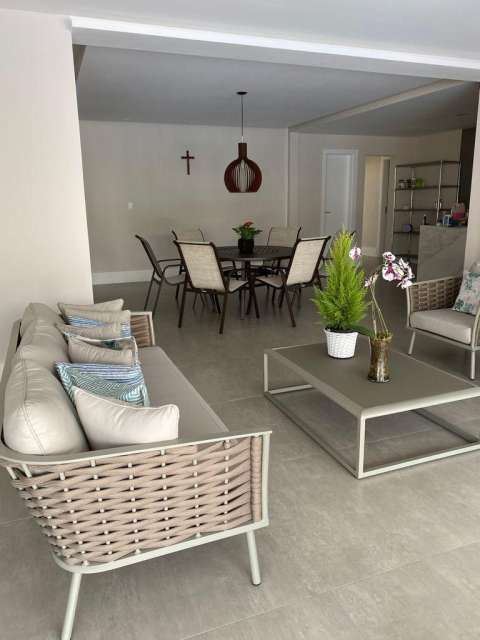 Casa em Guarajuba com 6 suítes, 422m² à venda por R$ 3.750.000,00