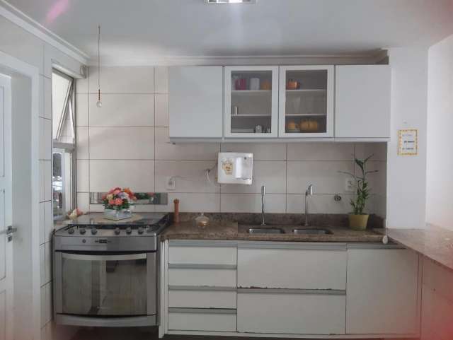 Casa em Itapuã com 3 quartos, 107m² à venda por R$ 550.000,00