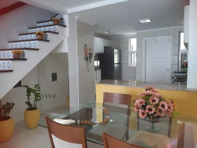 Casa em Itapuã com 3 quartos, 107m² à venda por R$ 550.000,00
